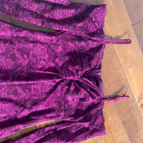 🔴Sold🔴Guess Off Shoulders lace mini dress - Picture 3 of 7